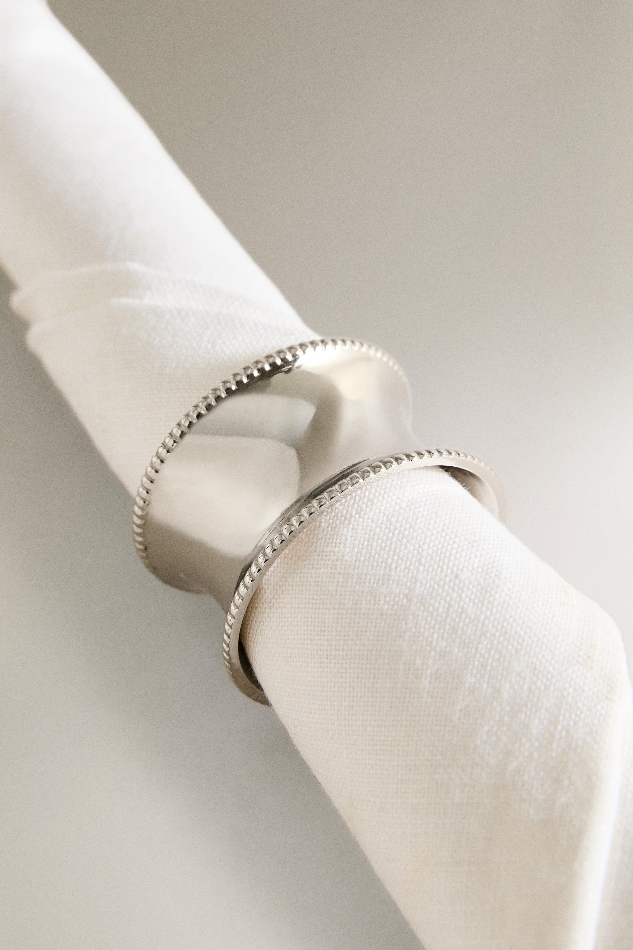LOT DE RONDS DE SERVIETTE RONDS EN ACIER (LOT DE 4)
